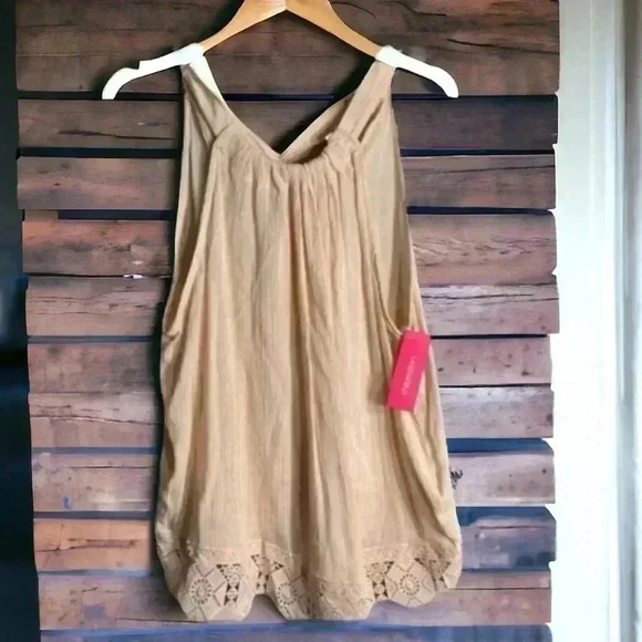 xhiliration NWT size medium ivory with gold threads lace-trimmed tunic tank - Picture 3 of 4